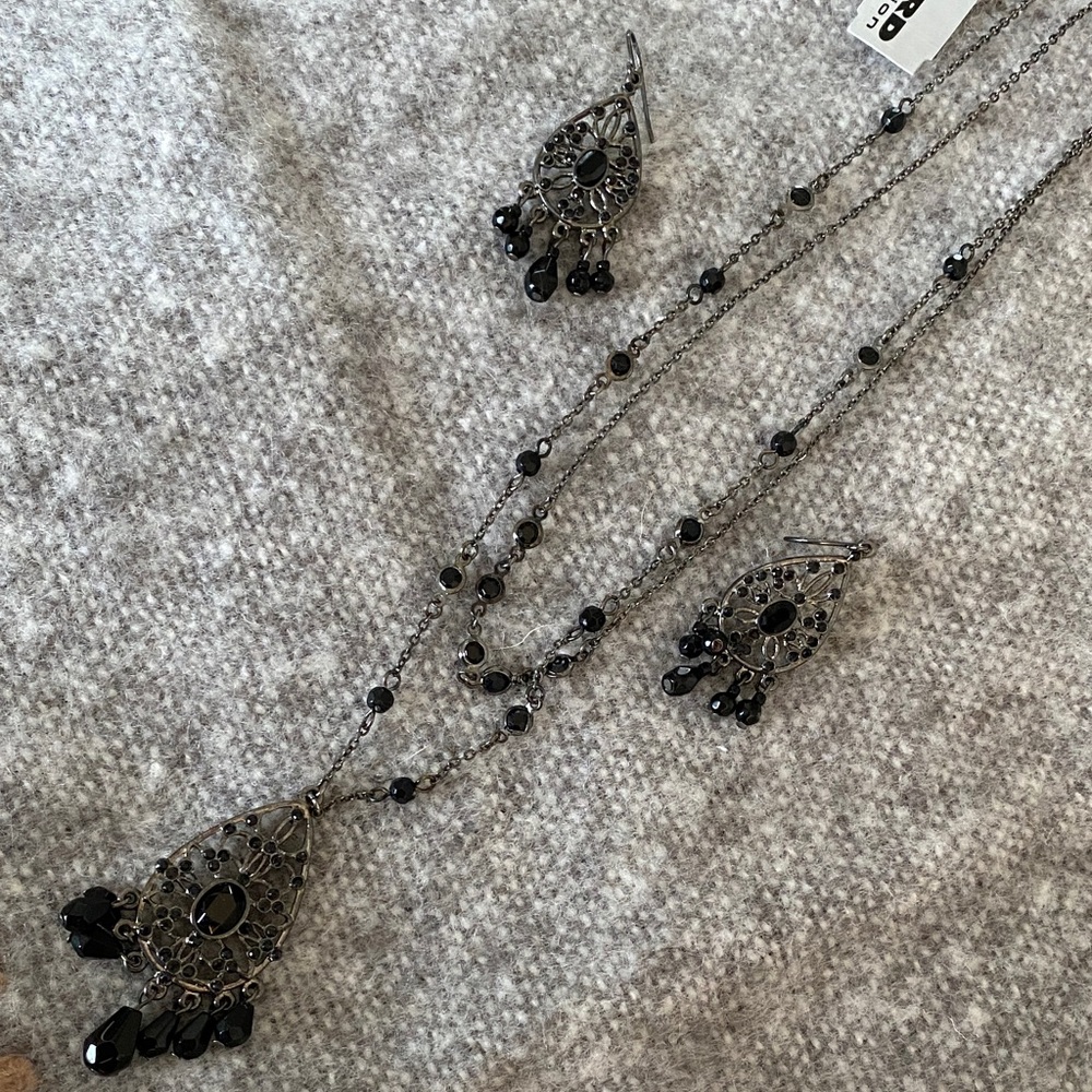 Chic Black Necklace and Earring Set